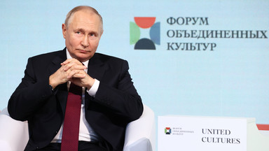 "Czaszka Putina" znów wisi. Pieniądze zebrali w jeden dzień