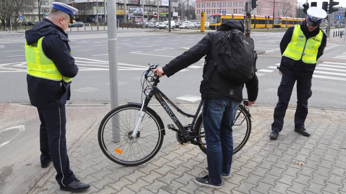 Rowerzysta był kompletnie pijany. Nie do wiary, jak się tłumaczył ze swojej przejażdżki
