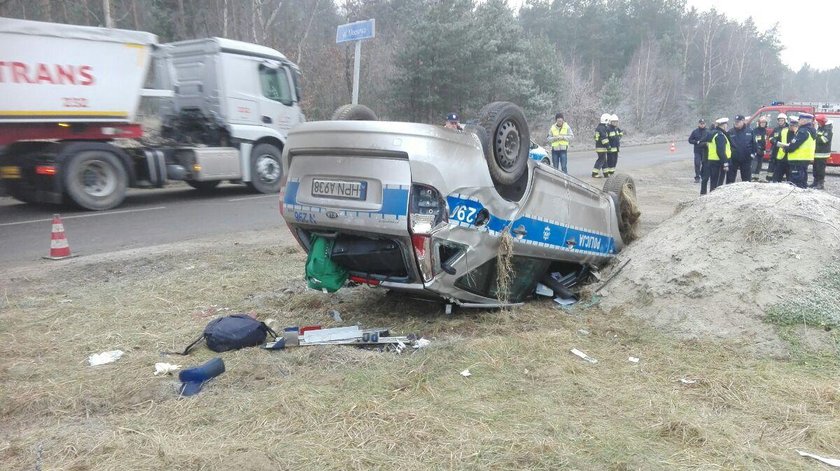 Dwaj policjanci ranni po pościgu za toyotą, która nie zatrzymała się do kontroli