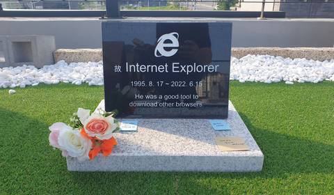 Internet Explorer "pochowany". Na nagrobku wyryta największa zasługa przeglądarki dla świata