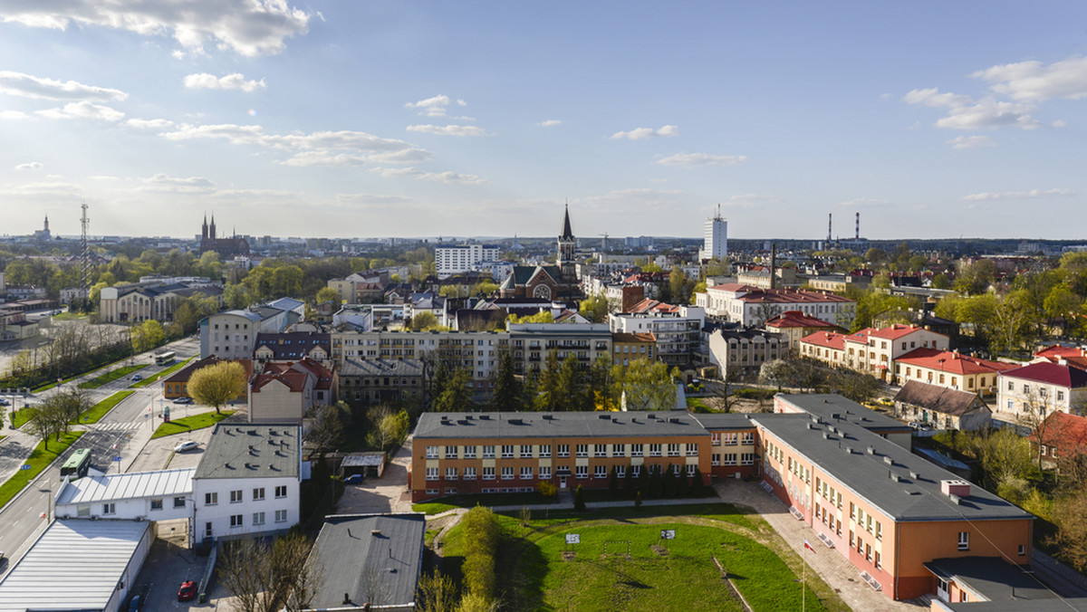 Podczas poniedziałkowej sesji Rady Miasta nie udało się uchwalić budżetu. Radni Prawa i Sprawiedliwości złożyli kilkadziesiąt poprawek do projektu budżetu przedstawionego przez Prezydenta Miasta. Część z nich prezydent przyjął jako autopoprawki, natomiast część ocenił jako niewykonalne. Miejscy radni zdecydowali, że głosowanie nad uchwałą budżetową odbędzie się dzisiaj.