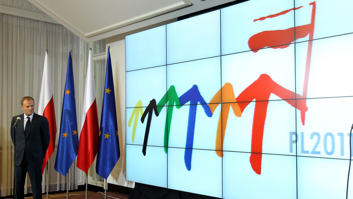 Premier Donald Tusk podczas konferencji prasowej zaprezentował logo, które będzie firmować polską prezydencję w Unii Europejskiej.