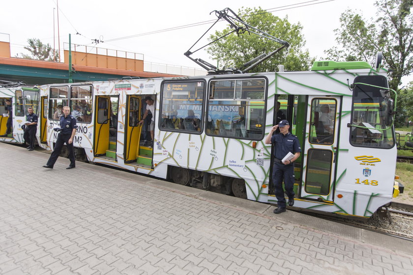 Specjalny tramwaj ostrzegający przed cyberprzemocą jeździ po Poznaniu