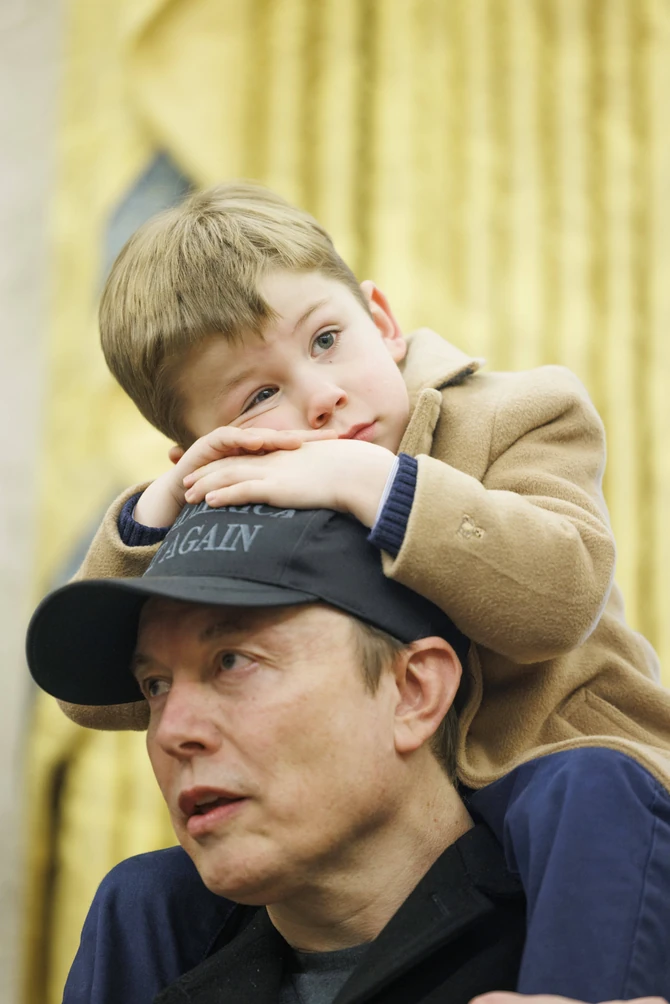 Ilon Mask sa sinom Iksom