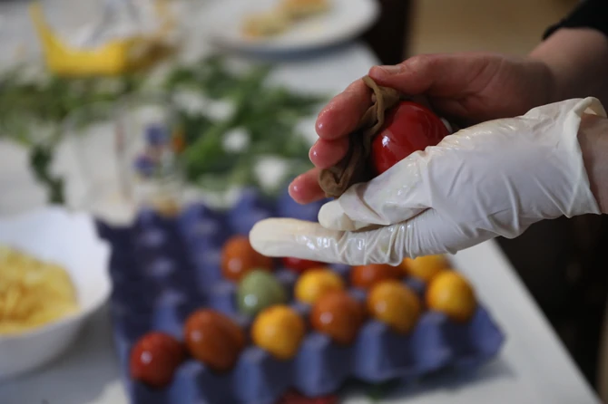 Jaja se premazuju uljem da bi dobila lep sjaj