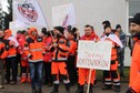 Protest ratowników medycznych w Kielcach. Bronili zwolnionych kolegów