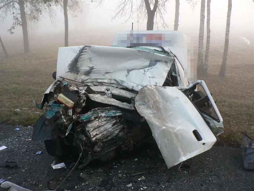 Ciężarówka zgniotła osobówkę. Tragiczny poranek na lubelszczyźnie