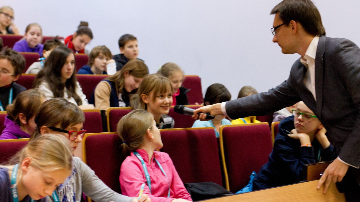 120 małych studentów 6 grudnia zakończy pierwszy semestr nauki w Ekonomicznym Uniwersytecie Dziecięcym, prowadzonym przez Wyższą Szkołę Informatyki i Zarządzania w Rzeszowie. Najlepszy uczestnik otrzyma w nagrodę tablet.