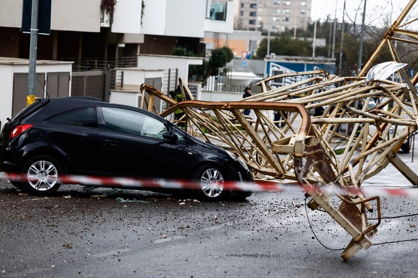Srušio se kran u Rimu
