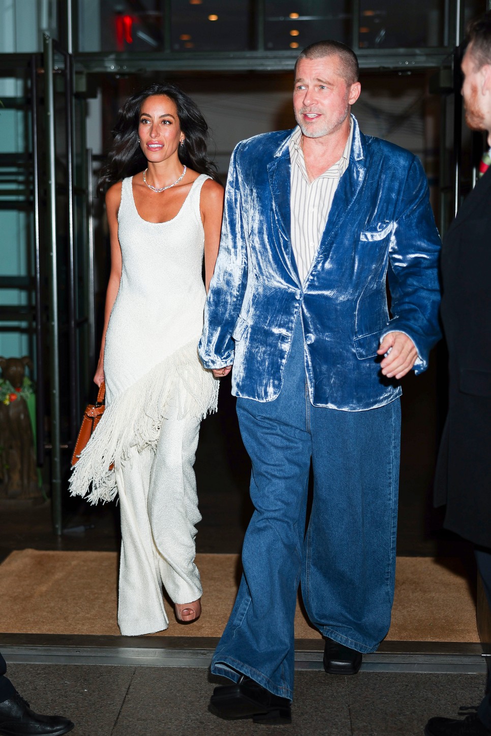glamour brad pitt ines de ramon fehér ruha