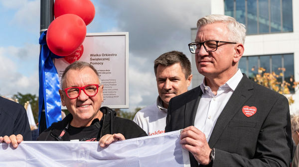 - Będę dokładny i powiem po poznańsku: przekazaliśmy Poznaniowi 13 571 sztuk sprzętu, który jest wart 53 853 233,81 zł. Podkreślam to, bo te 81 groszy też jest bardzo ważne, ponieważ nie bierze się znikąd.