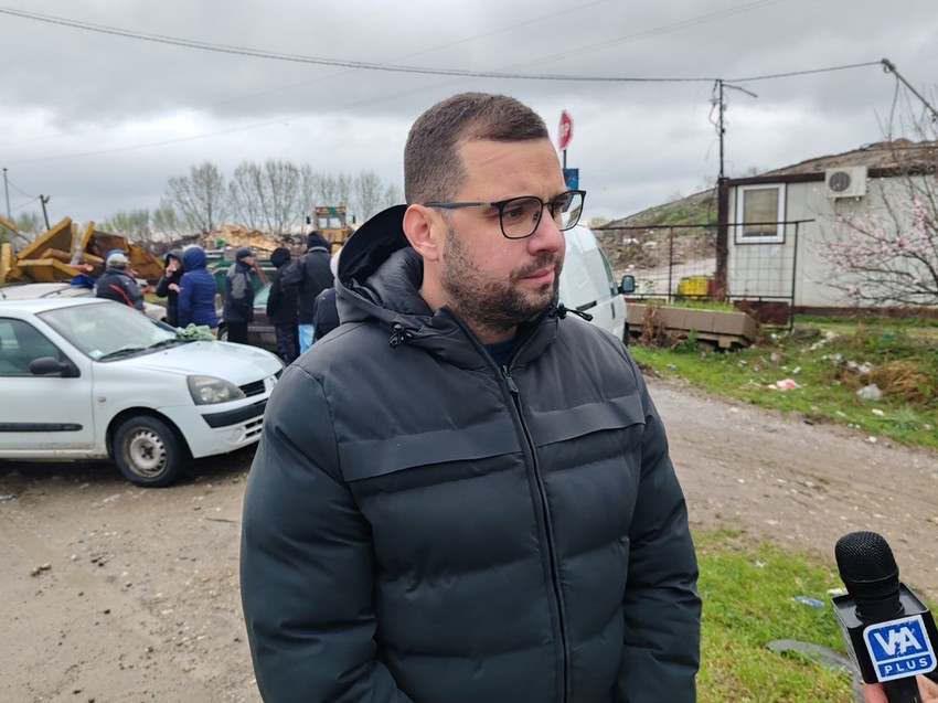 "Meštani više ne veruju obećanjima", poručio je Jovan Lukić, jedan od građana u blokadi