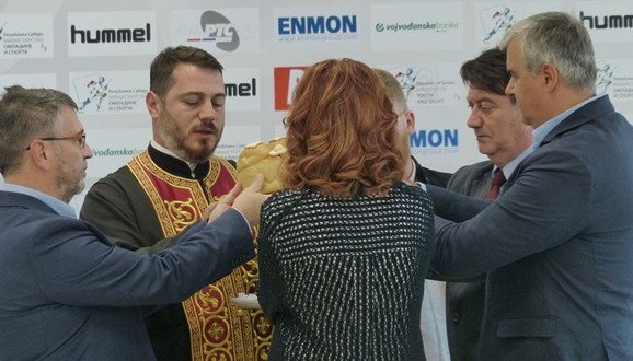 Predsednik RSS je lomio slavski kolač
