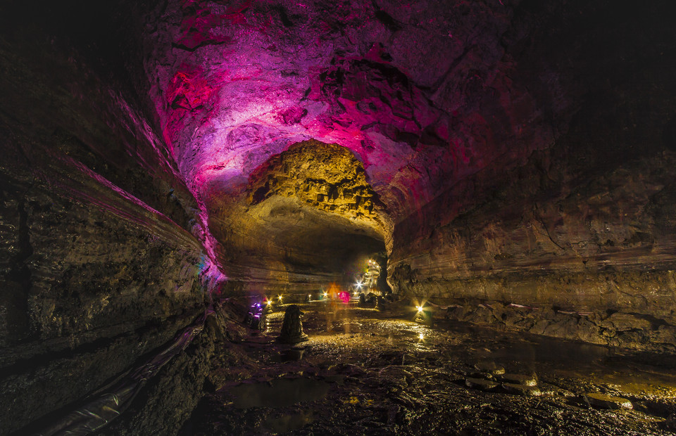 Jaskinie lawowe Geomunoreum na wyspie Jeju