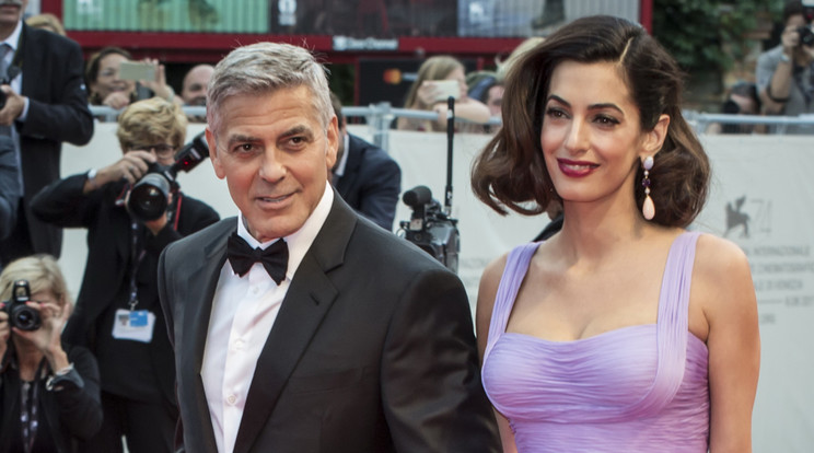 A színész George 
Clooney felesége, Amal idén 
júniusban adott 
életet ikergyermekeiknek 
Angliában /Fotó: Northfoto
