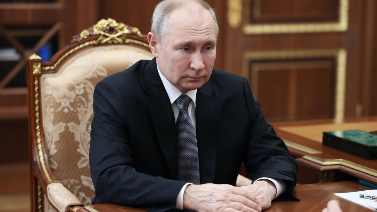 Putin jest zmuszony do kupowania lojalności Rosjan. Rujnuje przyszłość kraju