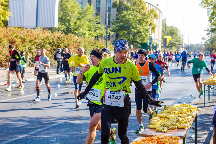 Emil Dobrowolski jako pierwszy dobiegł do mety 16. PKO Poznań Maratonu