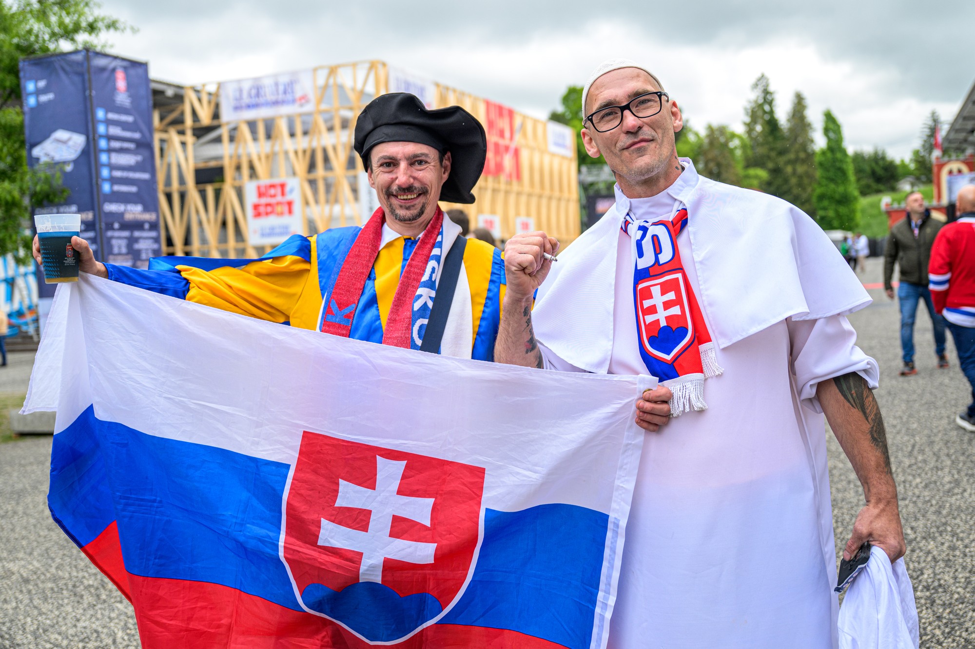 Slovenskí fanúšikovia na MS v hokeji 2026 vo švajčiarskom Fribourgu. 