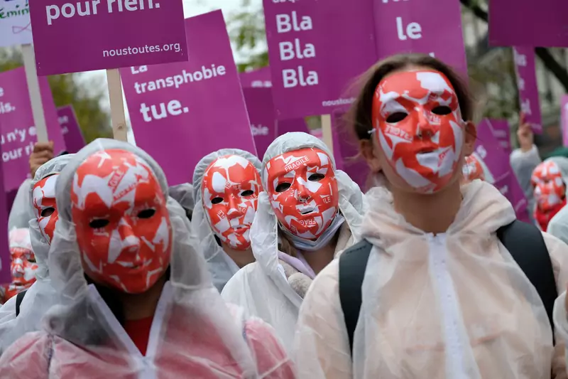 Protest przeciw przemocy wobec kobiet w Paryżu Fot. CELINE BREGAND/SIPA/SIPA/East News