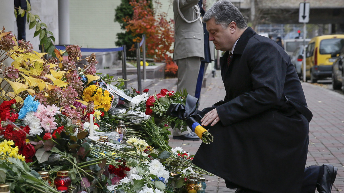 Prezydent Ukrainy Petro Poroszenko ostrzegł mieszkańców kraju przed zamachami terrorystycznymi, lecz podkreślił, że zagrożenie to nie jest związane z wydarzeniami we Francji, a z zaostrzeniem sytuacji w opanowanym przez siły prorosyjskie Donbasie.