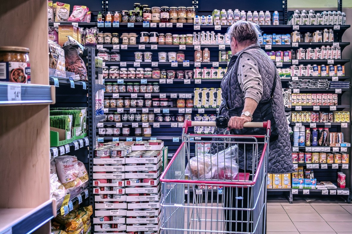 Inflacja wróci na dłużej do akceptowalnych poziomów. Ekonomiści rewidują prognozy