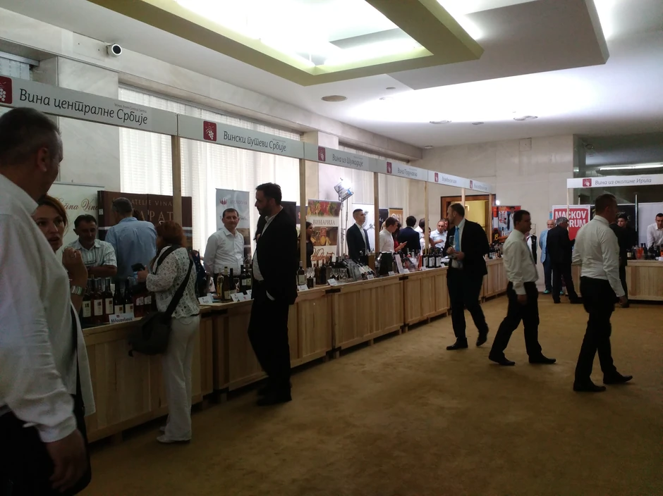 Štandovi sa vinima iz svih krajeva Srbije