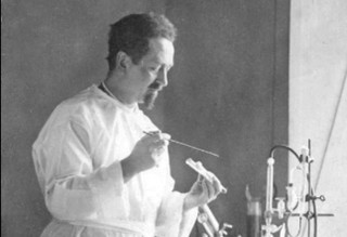 Człowiek, który pokonał tyfus. „Profesor Weigl i karmiciele wszy'