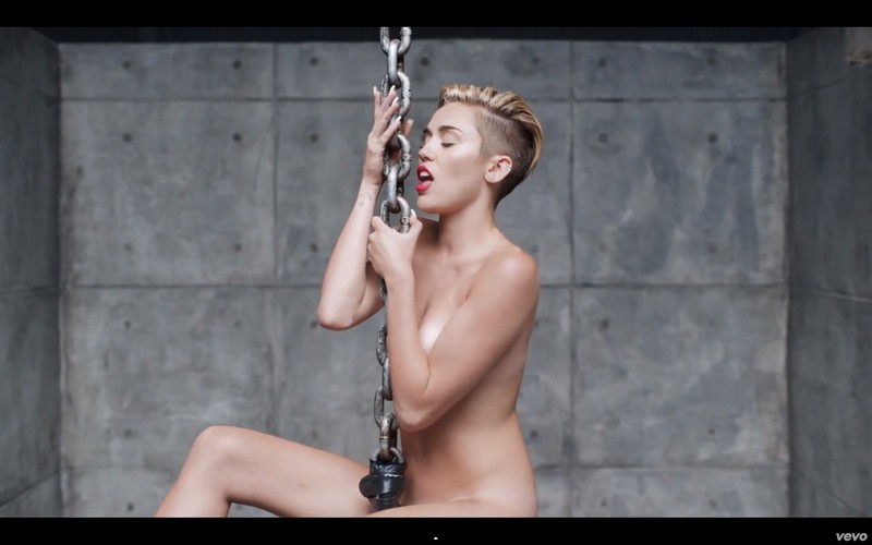 Miley Cyrus w klipie do 'Wrecking Ball'