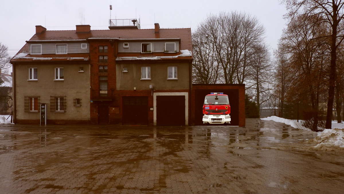 Strażacy z Ochotniczej Straży Pożarnej w Bytomiu-Stolarzowicach wreszcie doczekają się budowy nowoczesnego garażu. Taką obietnicę złożył prezydent miasta Damian Bartyla podczas niedzielnych obchodów Dnia Strażaka. Koszt inwestycji to około 200 tys. złotych.