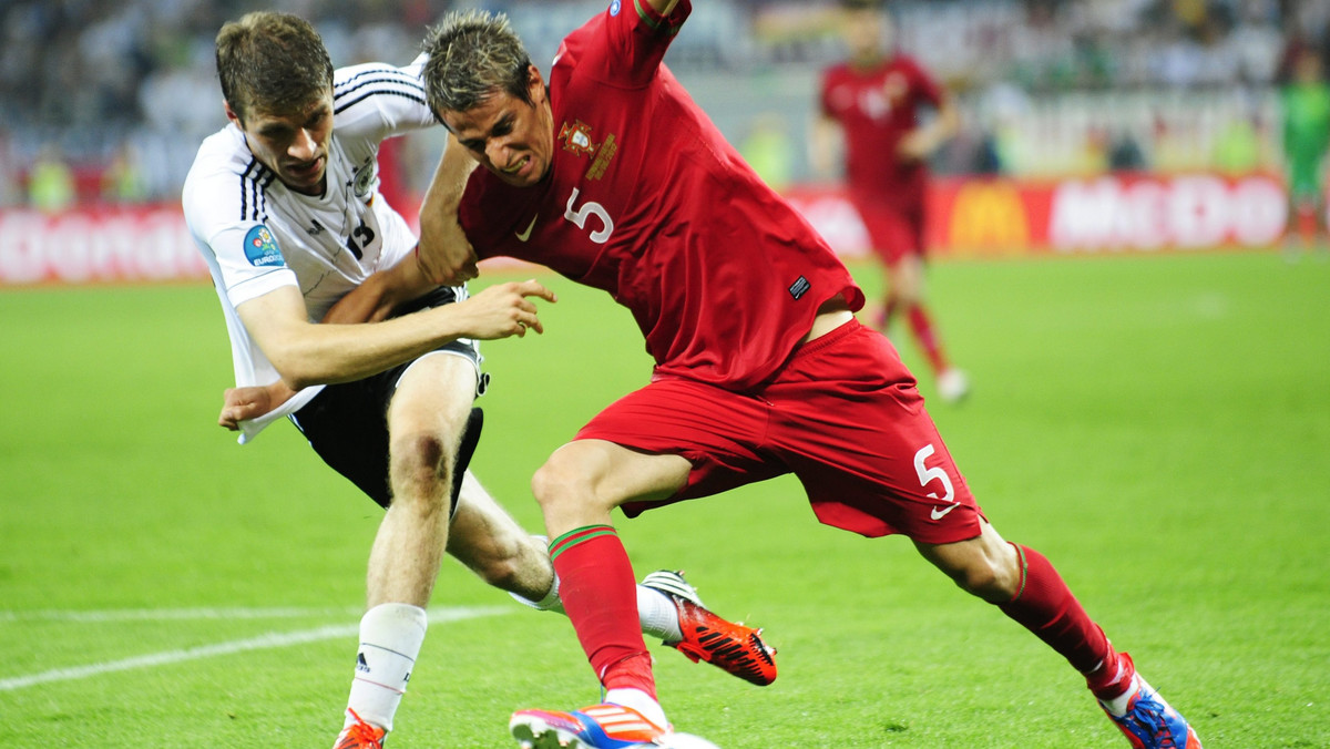 - Obrońca reprezentacji Portugalii, Fabio Coentrao po przegranym spotkaniu z Niemcami stwierdził, że pomimo porażki dostrzegł pozytywne aspekty gry swojego zespołu. - To była nieszczęśliwy wypadek - zaznaczył.