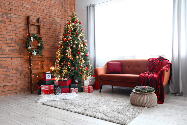 Czysty dywan to jeden z kluczowych elementów świątecznego wystroju wnętrza