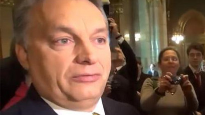 Orbán sajtófőnökével csúnyán kiszúrt a BBC! - Videó