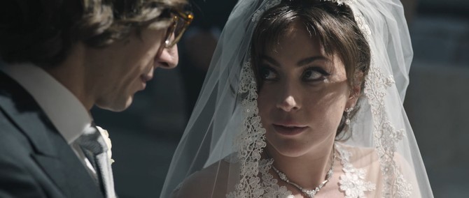Lejdi Gaga i Adam, kao Patrizia i Maurizio
