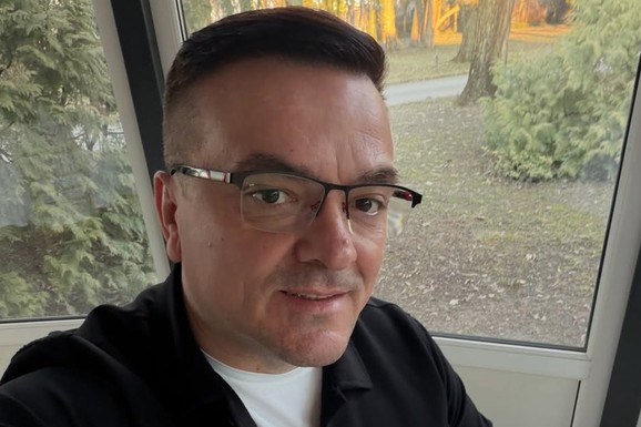 "BRAT MI JE U EPICENTRU RATA, NE MOŽE DA SE VRATI U SRBIJU" Pevač prolazi kroz agoniju, otkrio detalje: "Bombe ne prestaju da padaju"