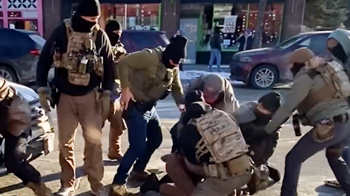 (VIDEO) "BROJALI RUPE OD METAKA, UMESTO DA POMOGNU ALEKSU" Šokantno svedočenje lekara koji je video kako agenti ubijaju Pretija: "Scena je bila HAOTIČNA" Kép