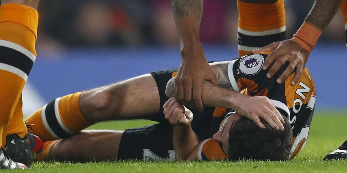 Ryan Mason był o krok od śmierci. Piłkarz Hull City odzyskał przytomność po operacji czaszki