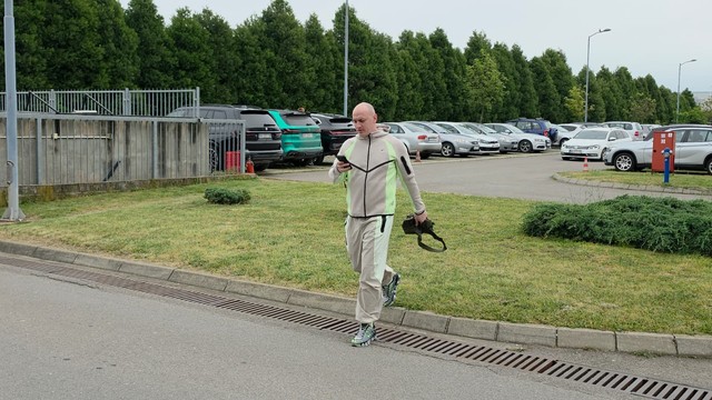 Desingerica i Bojana Lazić se izbegavaju ispred studija