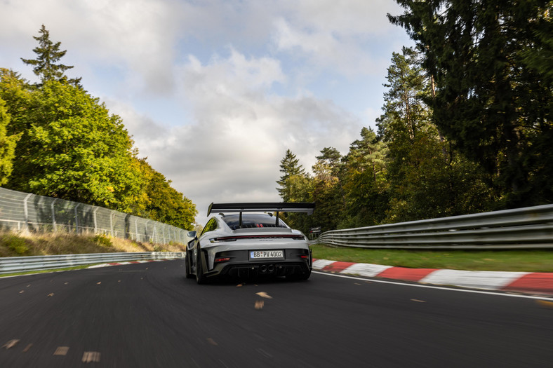 Porsche 911 GT3 RS pokonuje Ring w 6:49,328 min