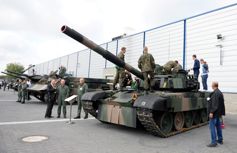 Kielce XXIV Międzynarodowy Salon Przemysłu Obronnego - Czołg TP-91 Twardy.  <br><br> (mr) PAP/Piotr Polak