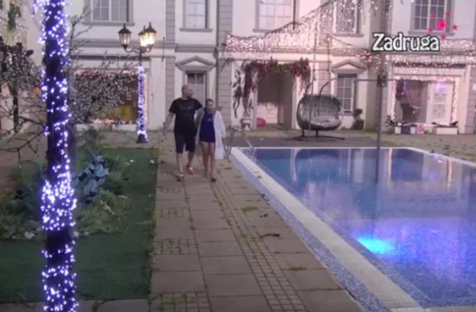 Zvezdan i Valentina šetaju po dvorištu