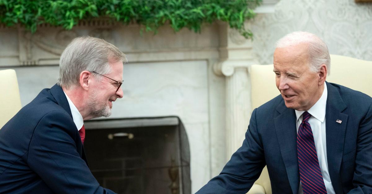  Premier Czech w Białym Domu nie owija w bawełnę. 'Nie chcę znów widzieć rosyjskich czołgów w moim kraju'