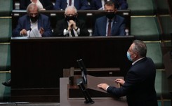 Sienkiewicz: Kryzys na granicy zakończy się dzięki Merkel, Macronowi i USA