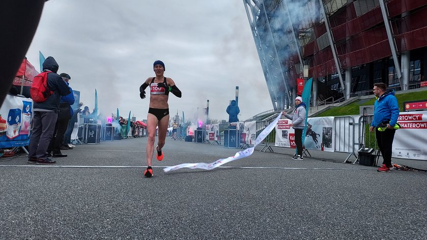 Izabela Paszkiewicz zdobyła tytuł w biegu na 5 km, ale czuje niedosyt. Przez zęby straciła szansę na rekord.