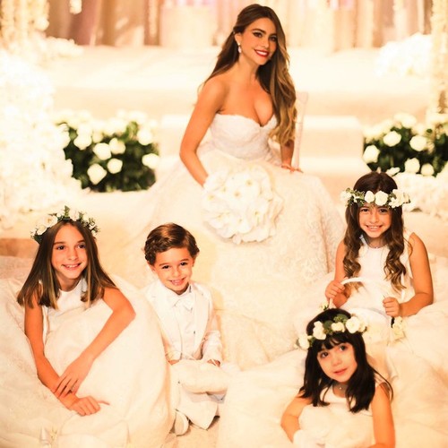 Piękna panna młoda Sofia Vergara w sukni od Zuhaira Murada