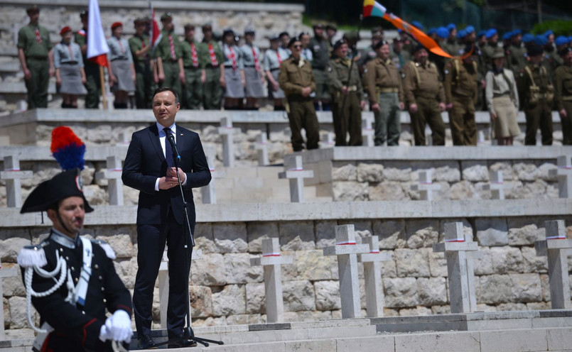 Prezydent Andrzej Duda przemawia podczas uroczystości upamiętniających 72. rocznicę zakończenia bitwy o Monte Cassino