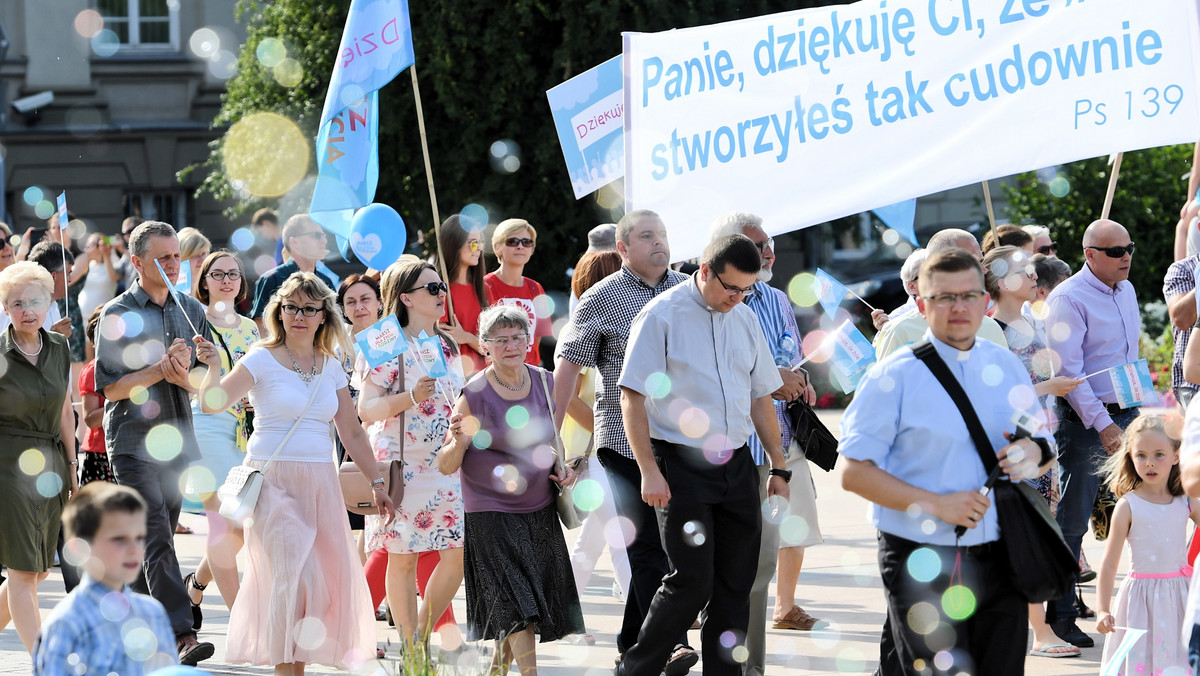 "Polska rodziną silna" - to hasło Marszu Dla Życia i Rodziny. Marsze zorganizowano w 70 miastach w całym kraju. W Lubelskiem - w Chełmie, Puławach Lublinie i Zamościu.