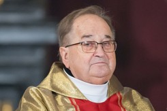 Uczelnia o. Rydzyka musi oddać pieniądze. 'Kuriozalne naruszenia'