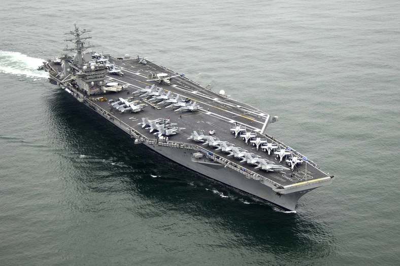 Lotniskowiec USS Nimitz u wybrzeży San Diego w 2009 r.