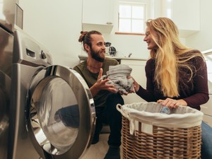 Az egyenlő munkamegosztás a kiegyensúlyozott párkapcsolatok alapja és pont