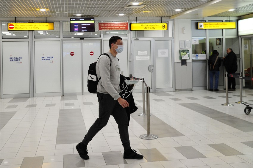 V. V. je sat i po vremena proveo na aerodromu gde je ustanovljeno da nema koronavirus